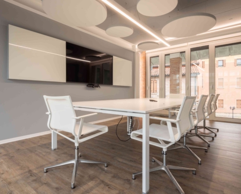 Pannelli Melodia a soffitto - sala riunioni - XVA(1)