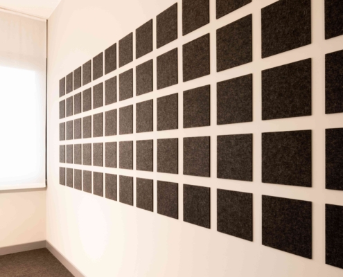 Pannelli sottofondo rigido a parete custom - ufficio singolo - LvB Italia.